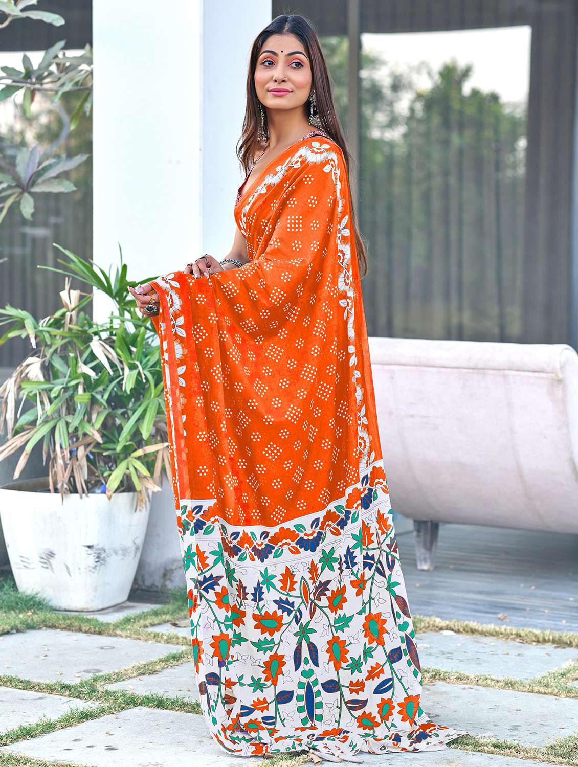 Women Printed Casual Wear Saree With Blouse - 22328702 -  Standard Image - 1
