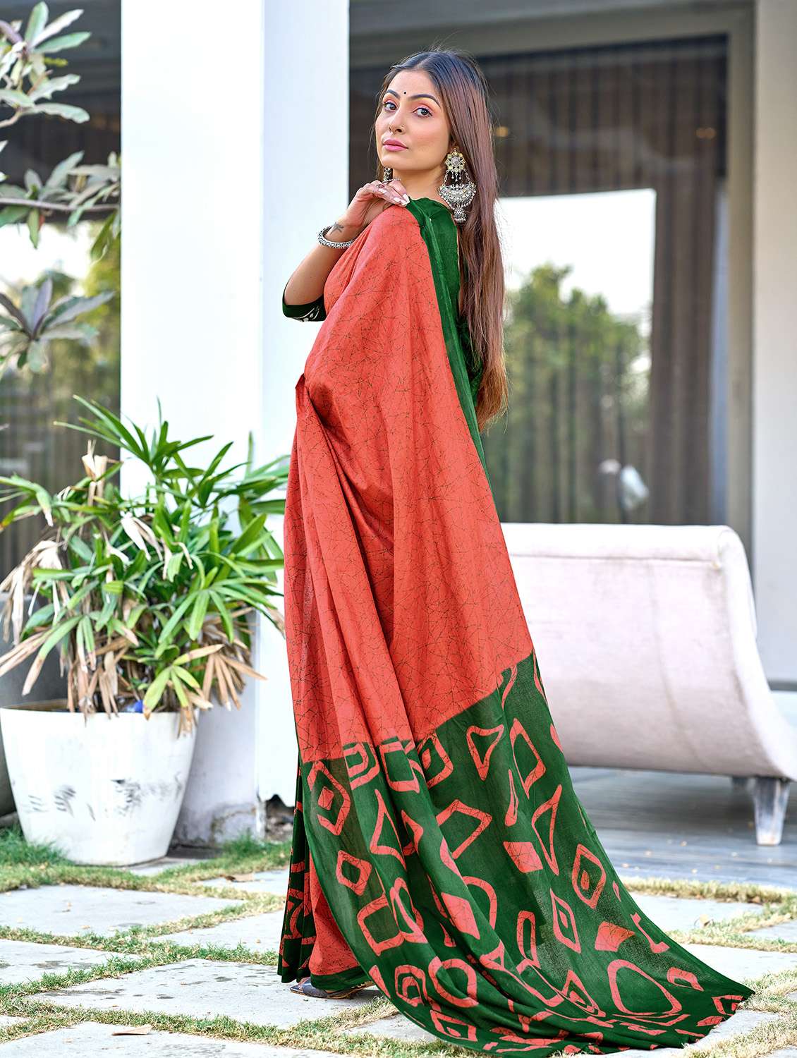 women printed casual wear saree with blouse - 22328704 -  Standard Image - 1