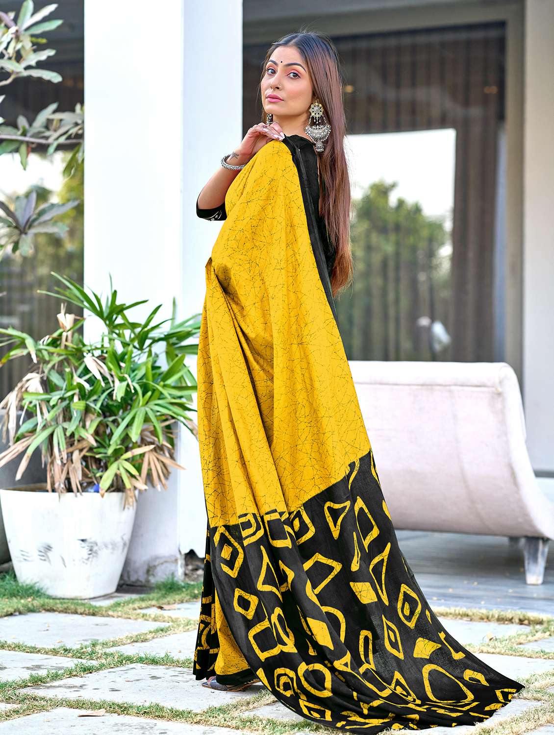 women printed casual wear saree with blouse - 22328707 -  Standard Image - 1