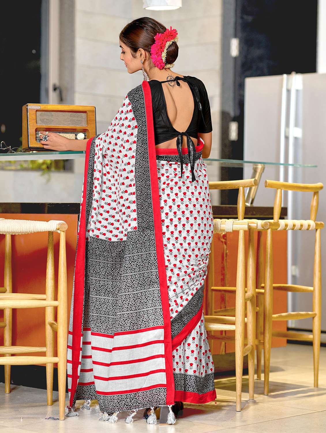 women printed casual wear saree with blouse - 22328708 -  Standard Image - 1