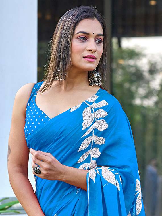 women printed casual wear saree with blouse - 22328710 -  Standard Image - 1