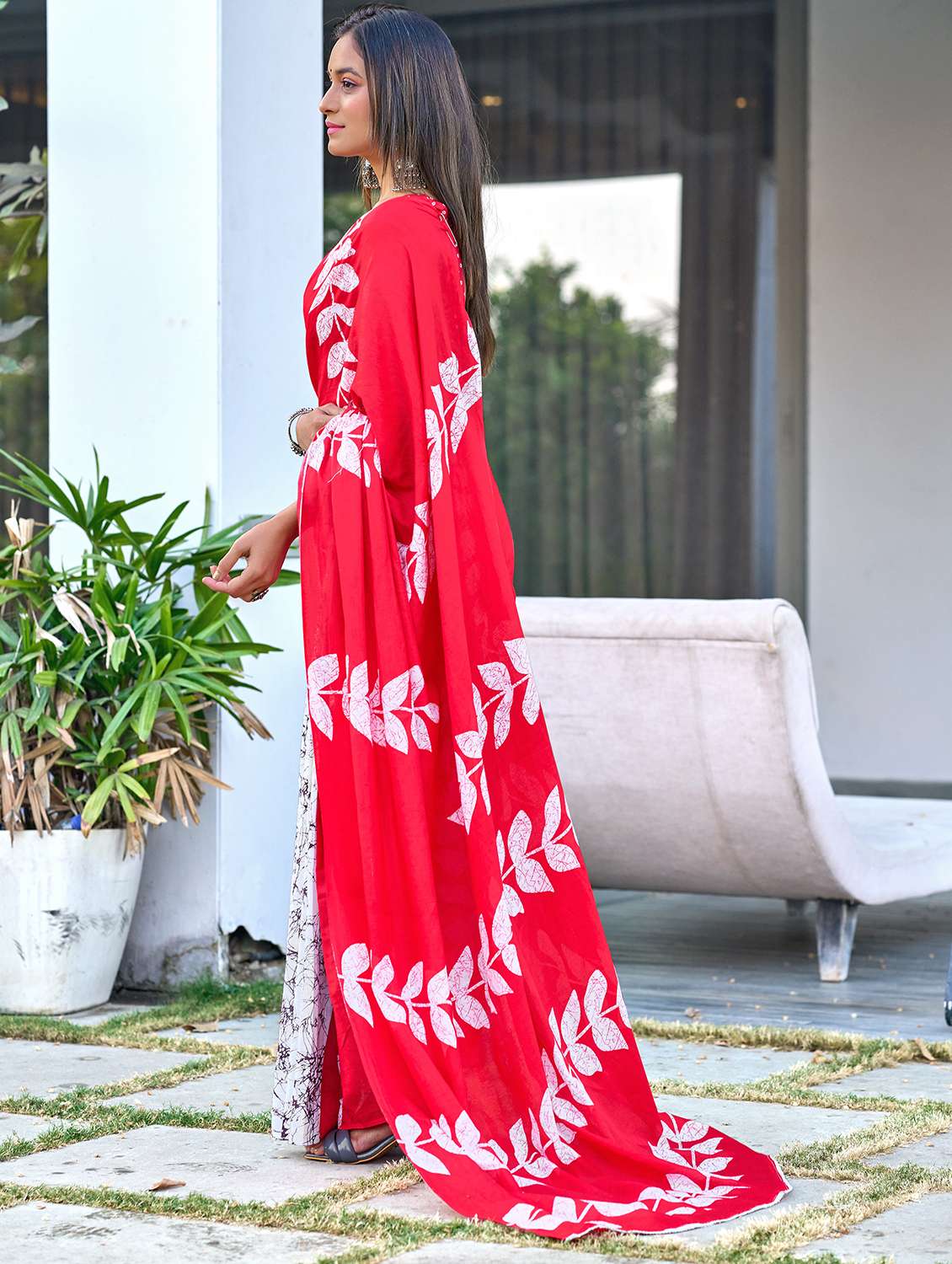 women printed casual wear saree with blouse - 22328713 -  Standard Image - 1