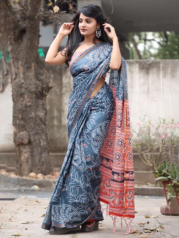 women printed casual wear saree with blouse - 22328726 -  Standard Image - 1