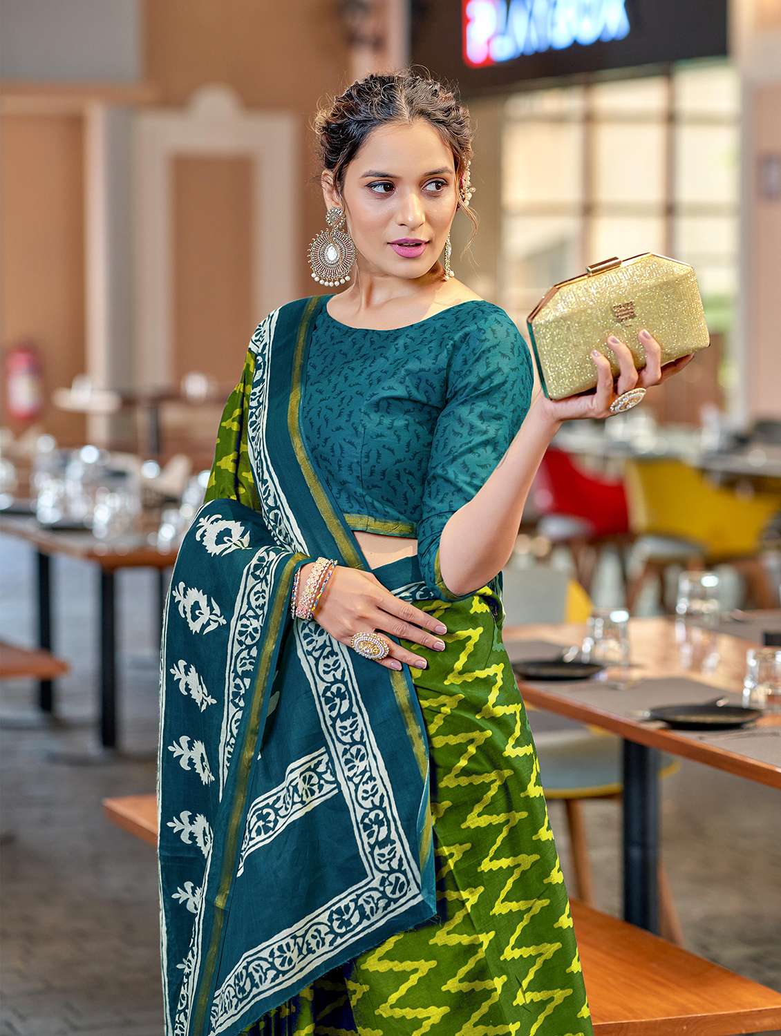 women printed casual wear saree with blouse - 22328729 -  Standard Image - 1
