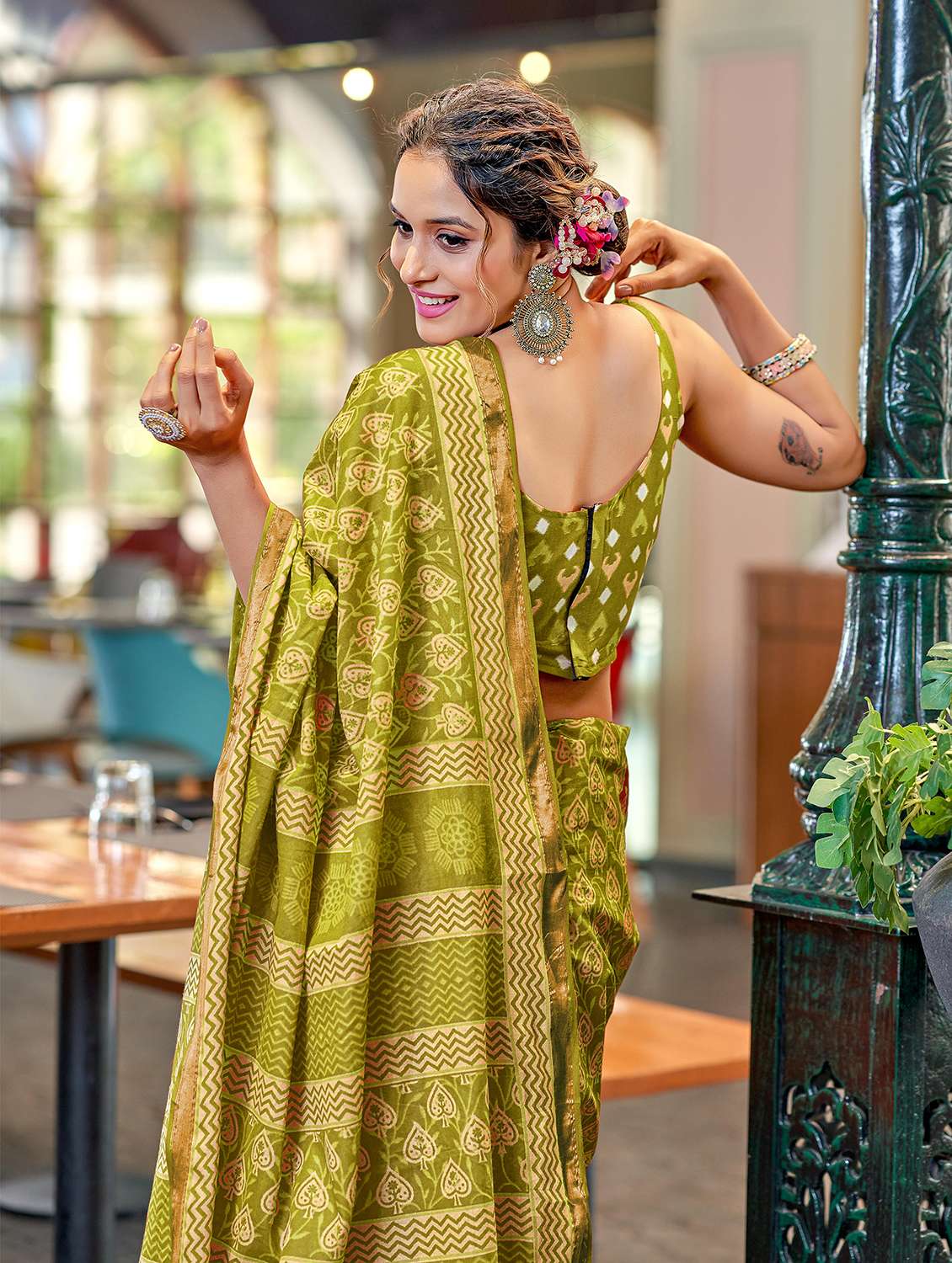 women printed casual wear saree with blouse - 22328731 -  Standard Image - 1