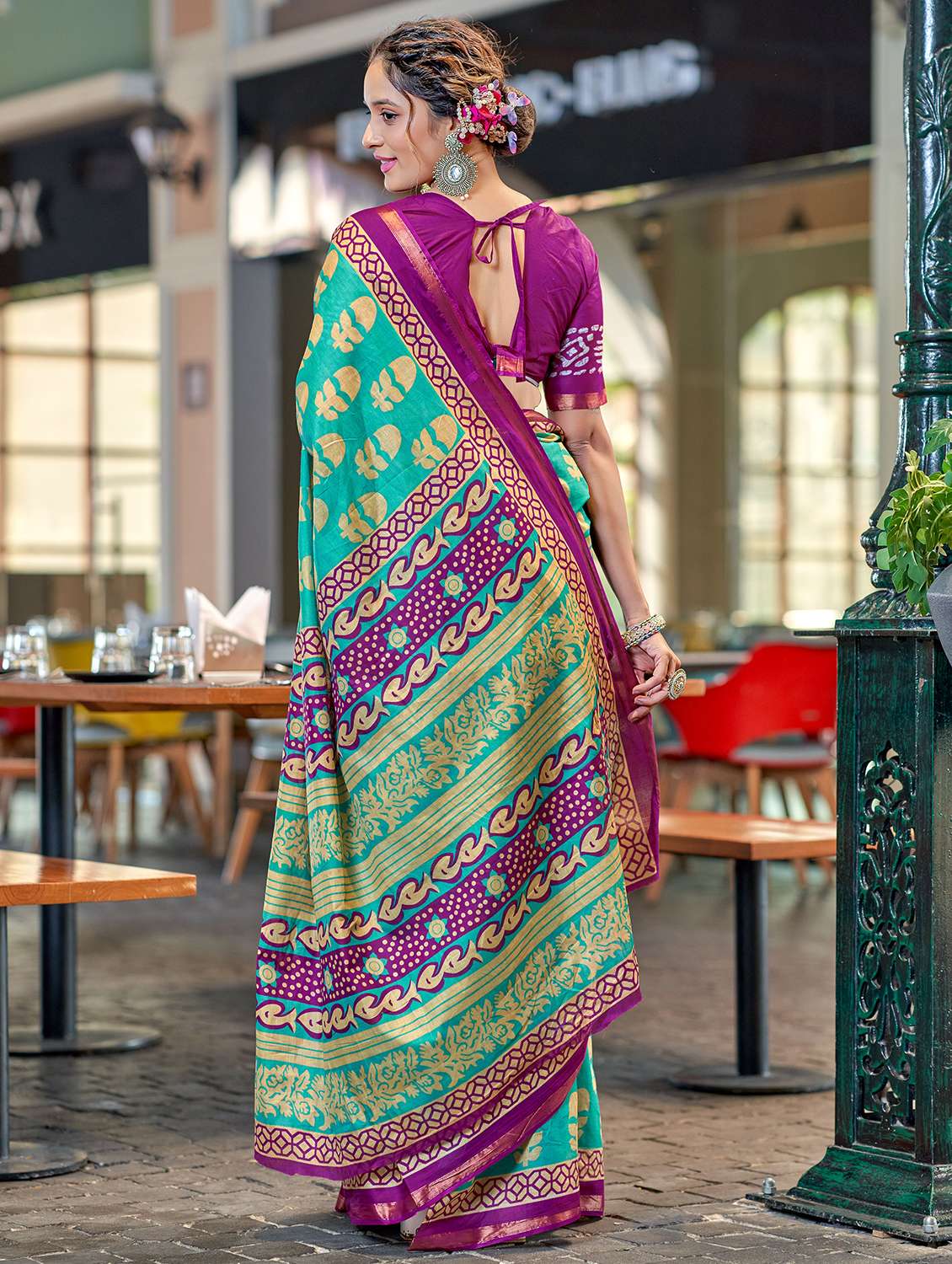 women printed casual wear saree with blouse - 22328733 -  Standard Image - 1