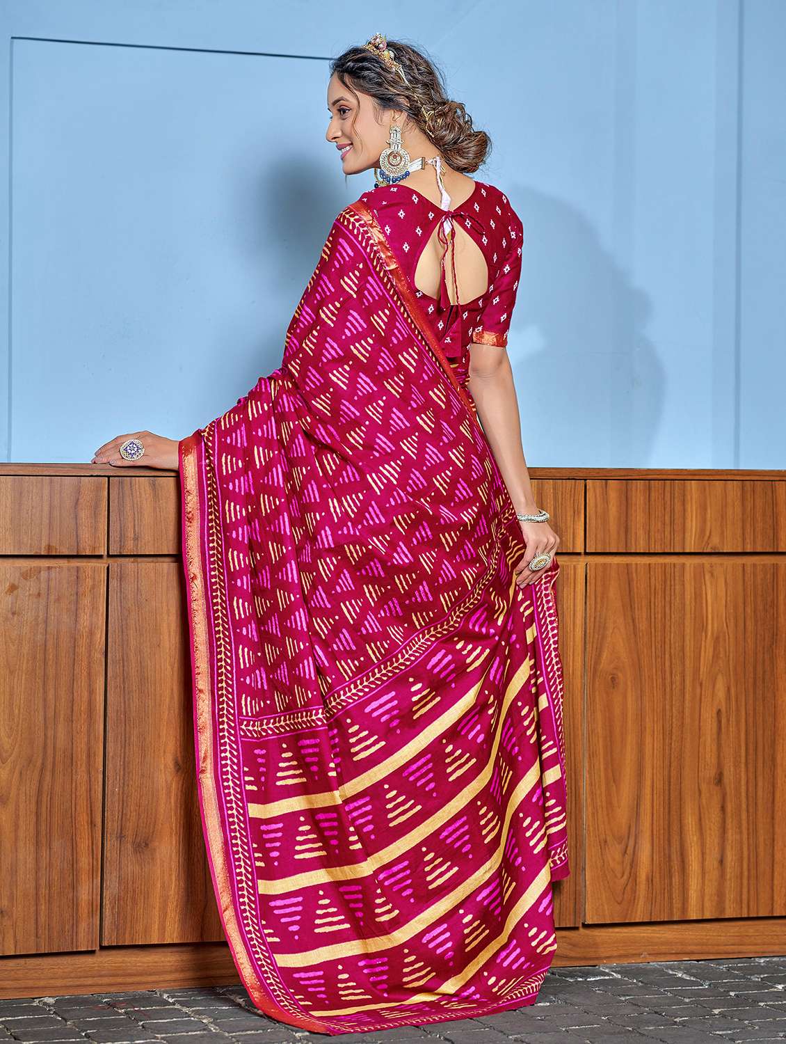 women printed casual wear saree with blouse - 22328739 -  Standard Image - 1
