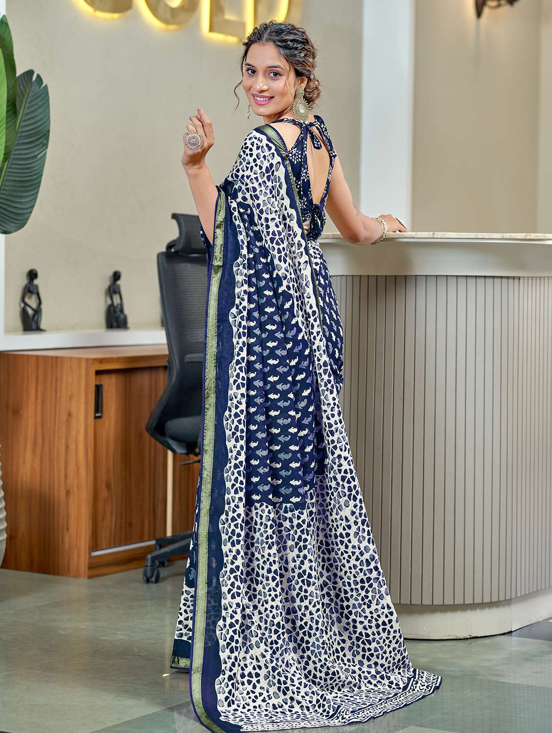 women printed casual wear saree with blouse - 22328742 -  Standard Image - 1