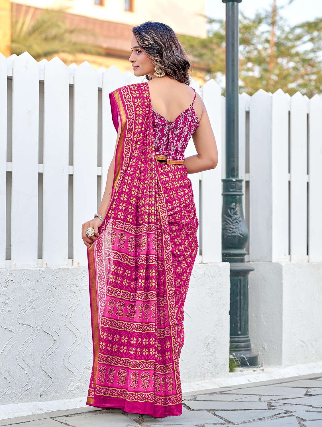 women printed casual wear saree with blouse - 22328746 -  Standard Image - 1