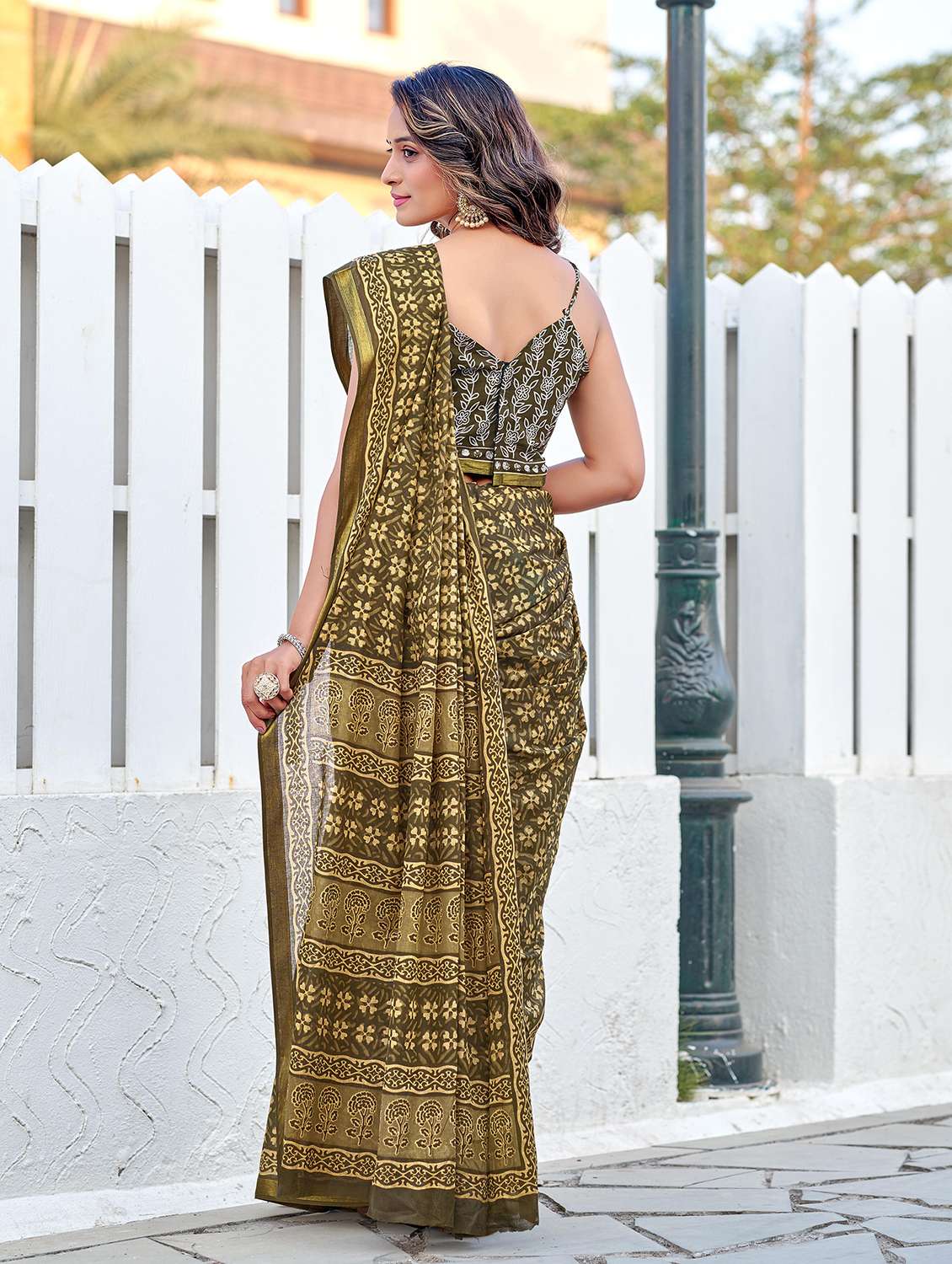 women printed casual wear saree with blouse - 22328747 -  Standard Image - 1