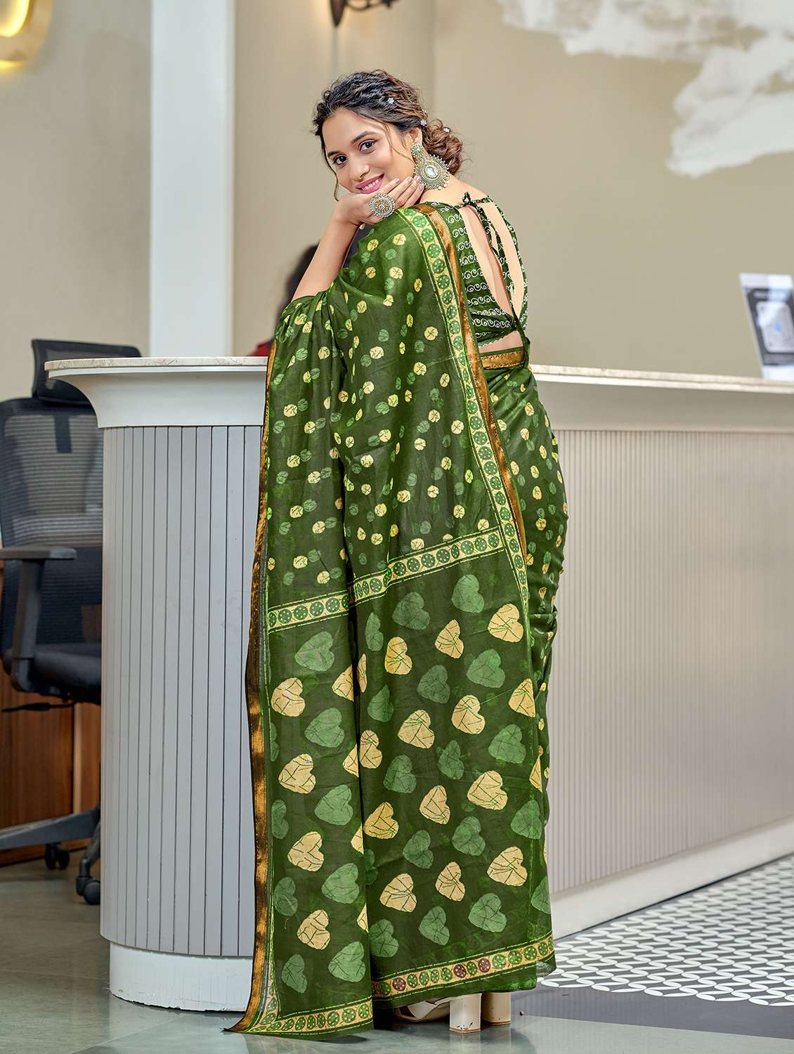 women printed casual wear saree with blouse - 22328748 -  Standard Image - 1