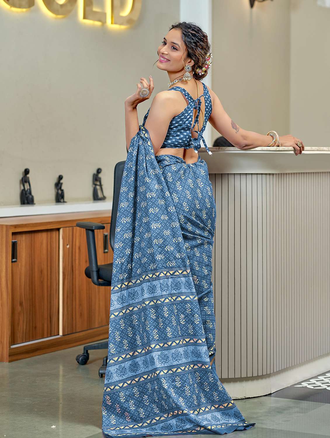 women printed casual wear saree with blouse - 22328750 -  Standard Image - 1