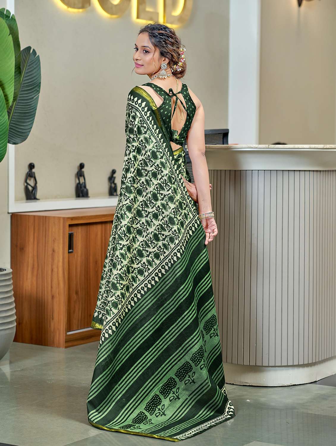 women printed casual wear saree with blouse - 22328752 -  Standard Image - 1