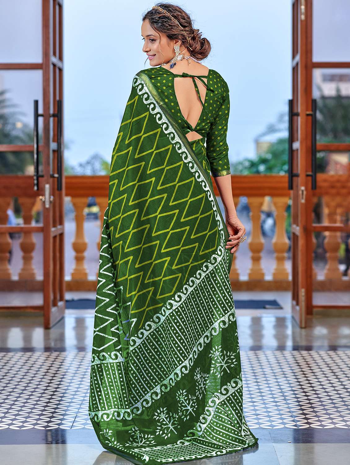 women printed casual wear saree with blouse - 22328755 -  Standard Image - 1