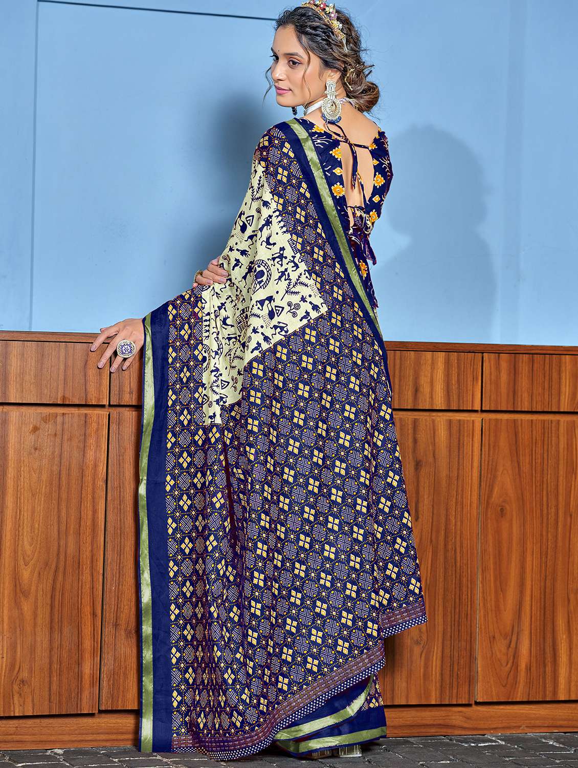 women printed casual wear saree with blouse - 22328757 -  Standard Image - 1