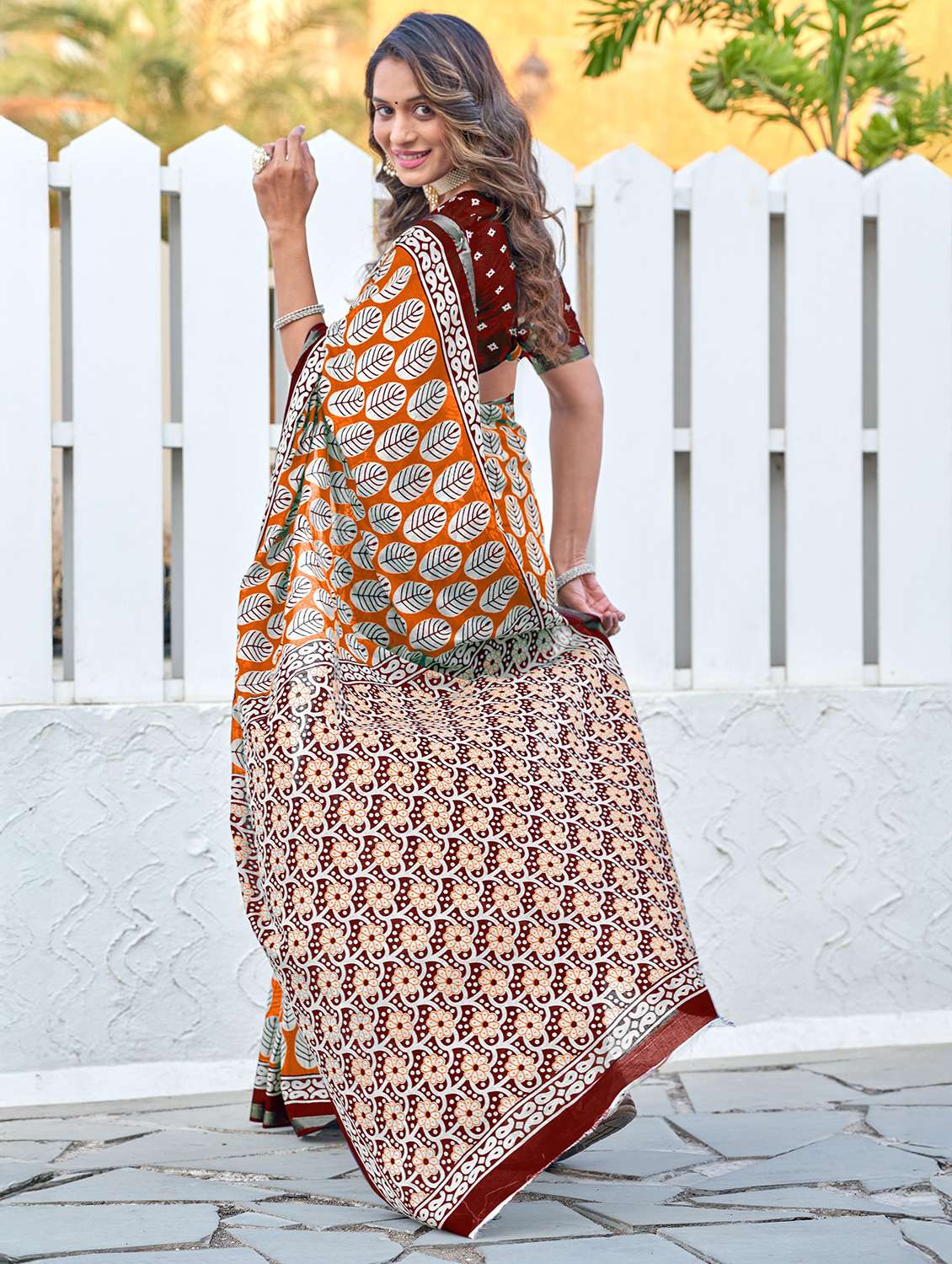 women printed casual wear saree with blouse - 22328761 -  Standard Image - 1