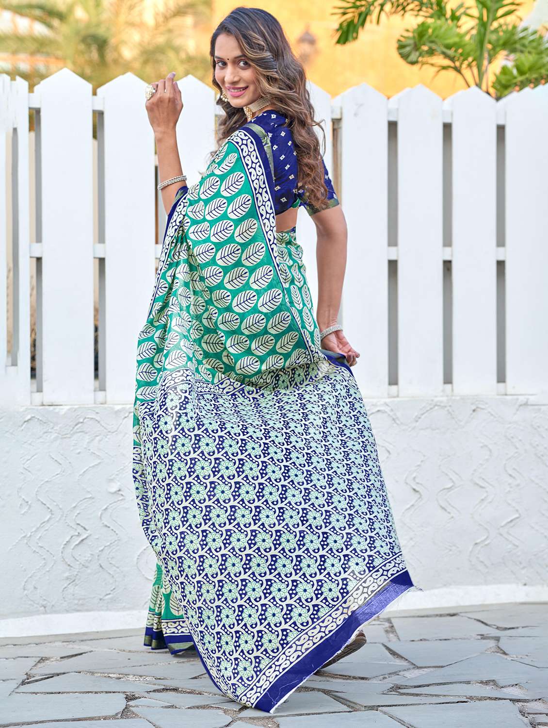 women printed casual wear saree with blouse - 22328762 -  Standard Image - 1
