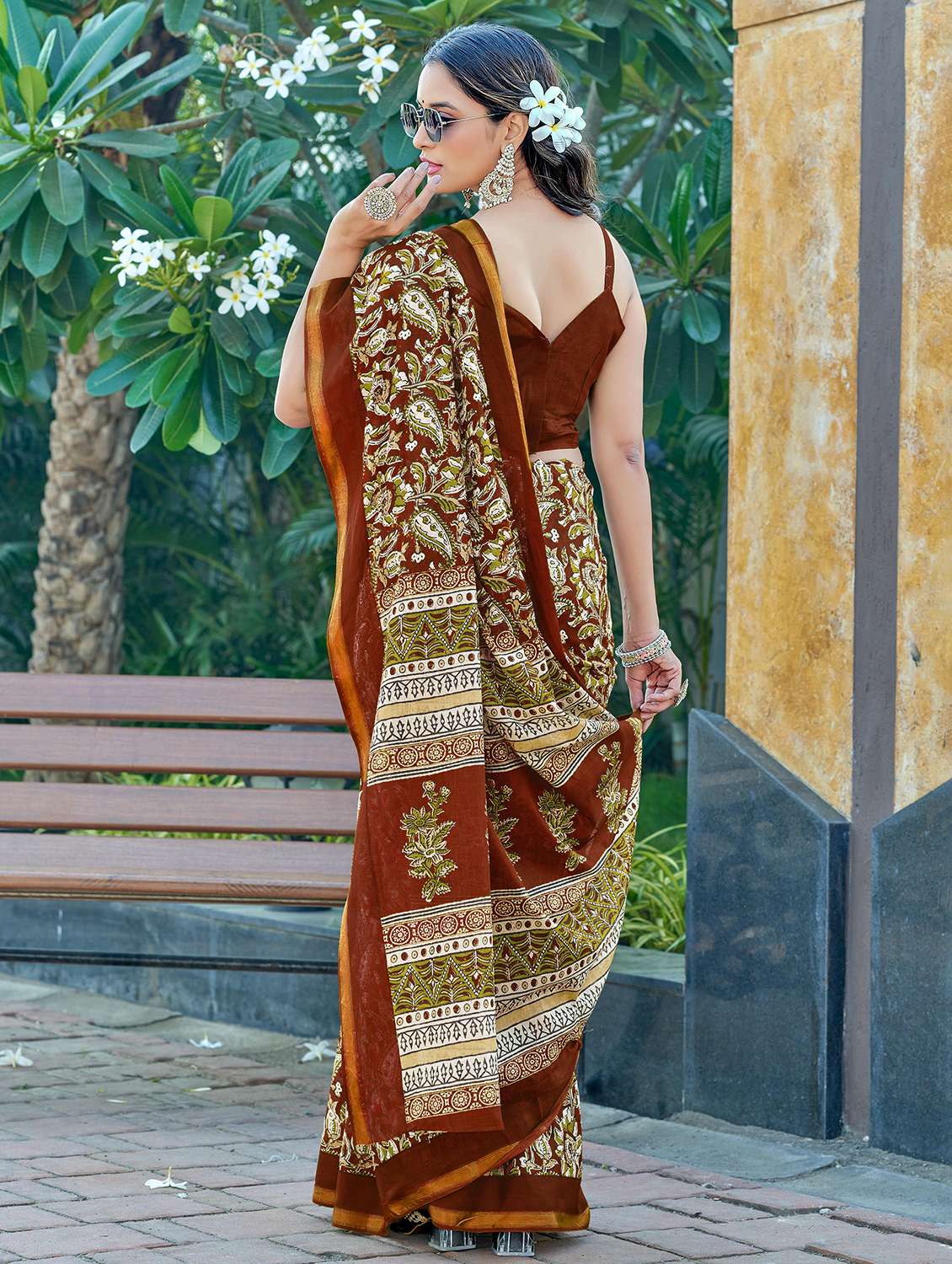 women printed casual wear saree with blouse - 22328763 -  Standard Image - 1