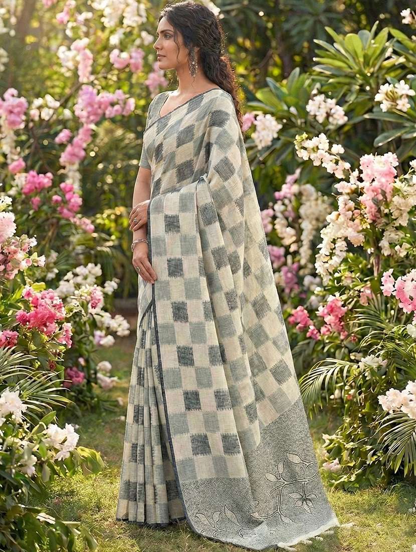 women checkered handloom saree with blouse - 22329354 -  Standard Image - 1