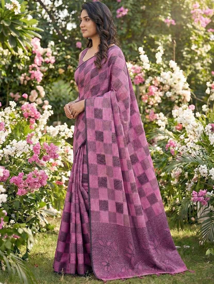 women checkered handloom saree with blouse - 22329356 -  Standard Image - 1
