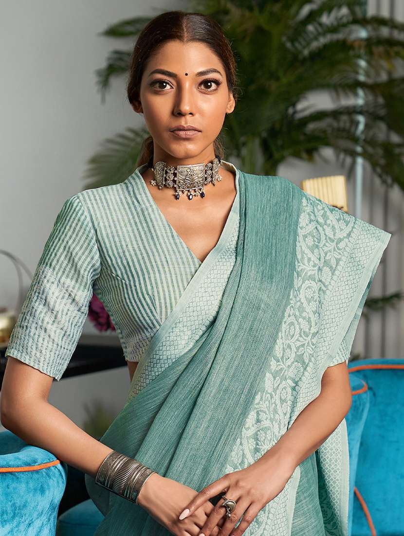women solid with bordered handloom saree with blouse - 22329363 -  Standard Image - 1