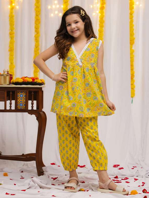 girls printed sleeveless kurta & salwar set