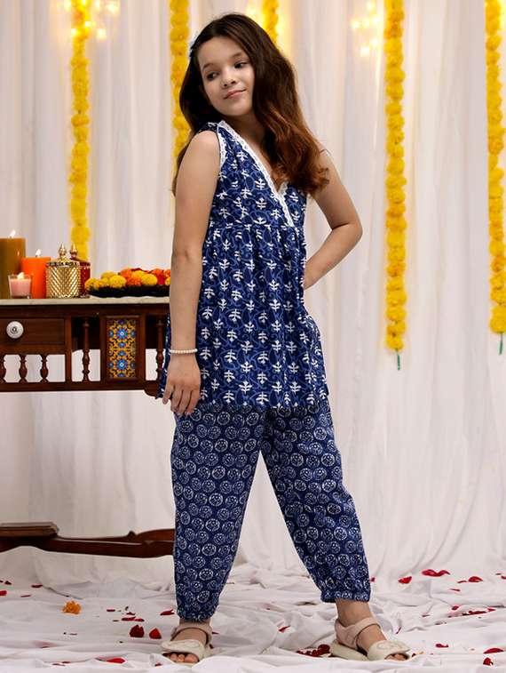 girls printed sleeveless kurta & salwar set - 22329522 -  Standard Image - 1
