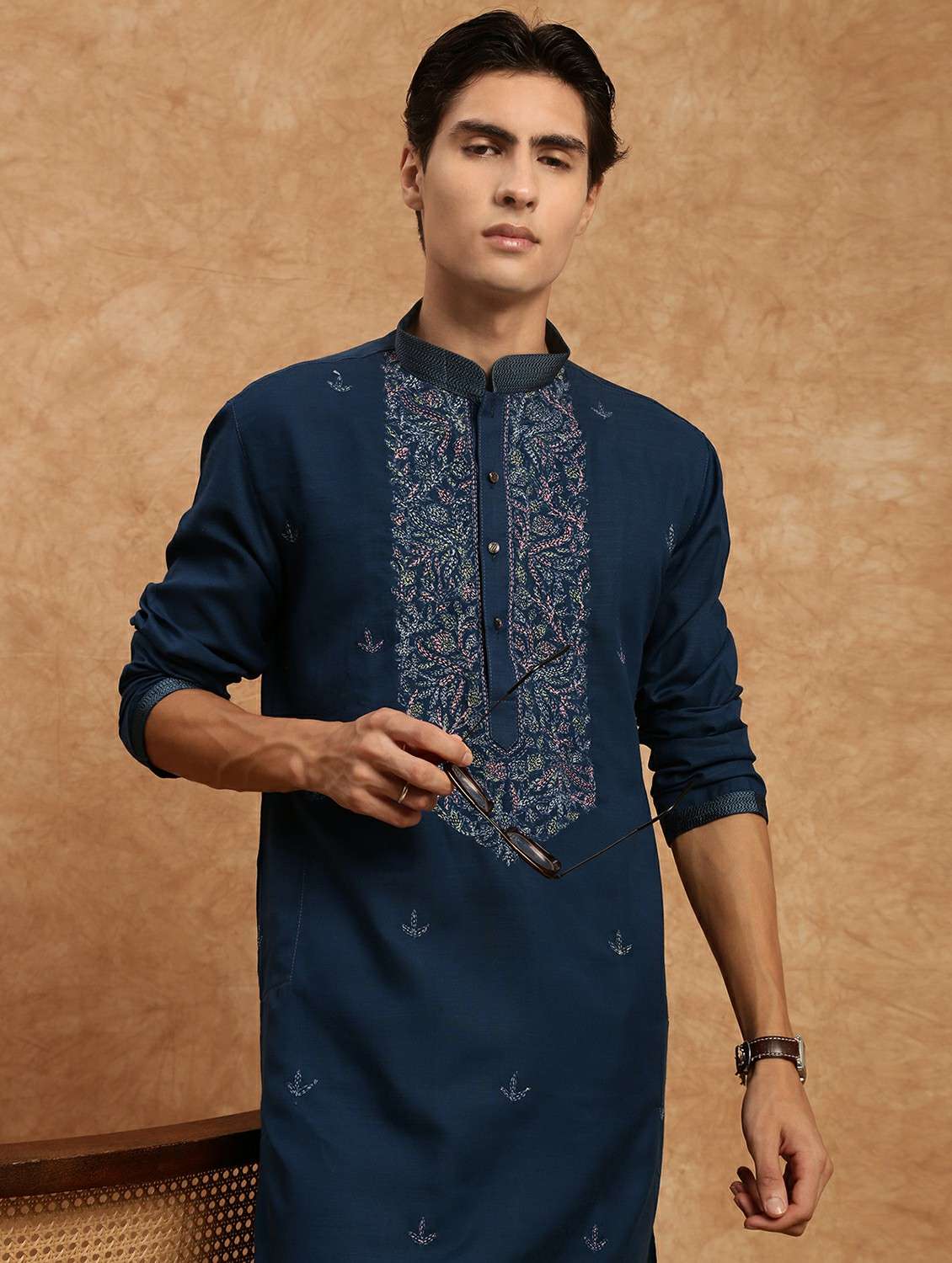 men solid with work mandarin neck long kurta - 22332064 -  Standard Image - 4