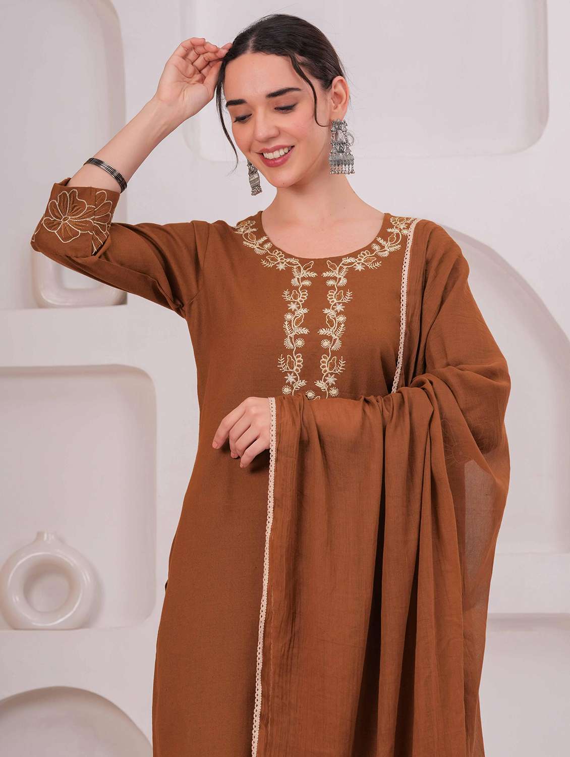 women solid with work round neck kurta pant with dupatta set - 22332276 -  Standard Image - 4