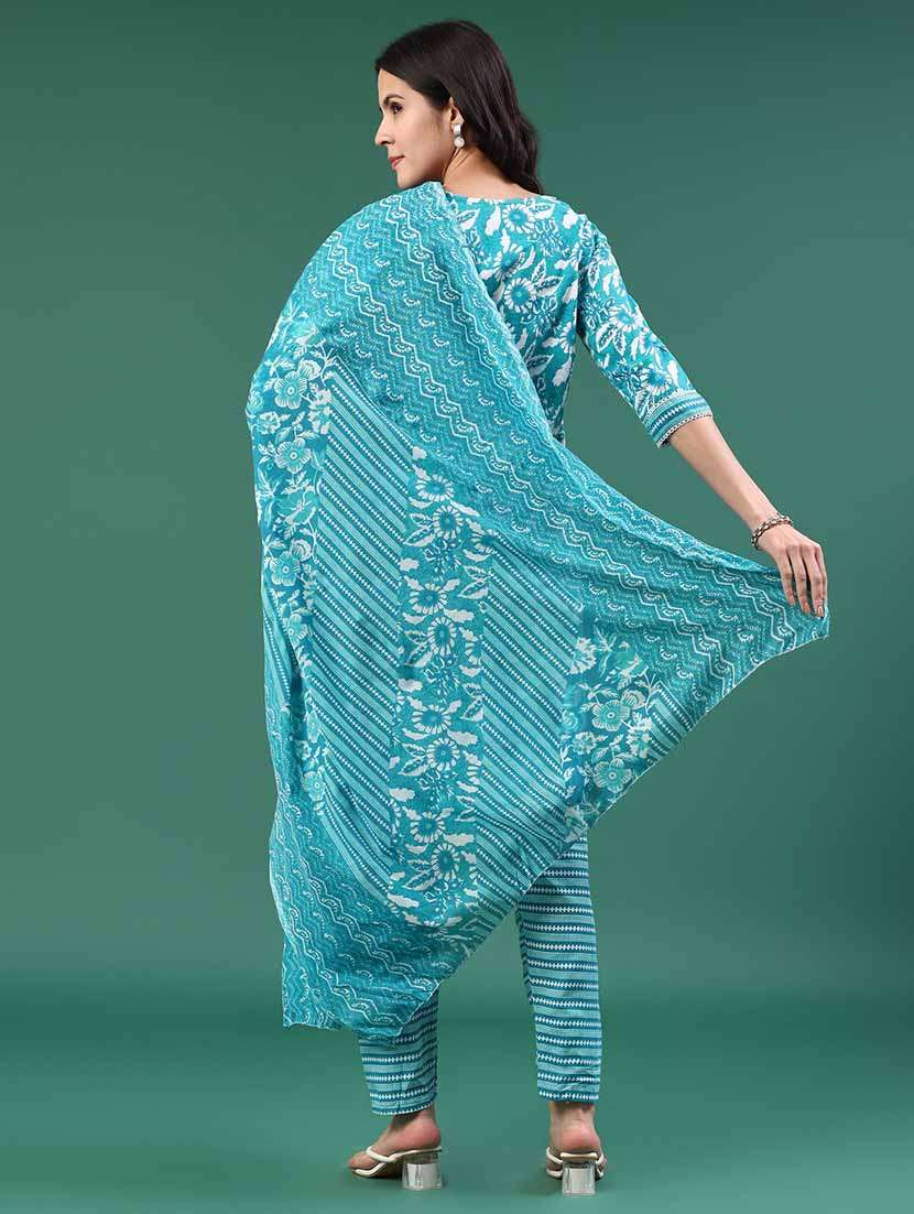 women floral three quarter sleeve kurta pant with dupatta set - 22336713 -  Standard Image - 4