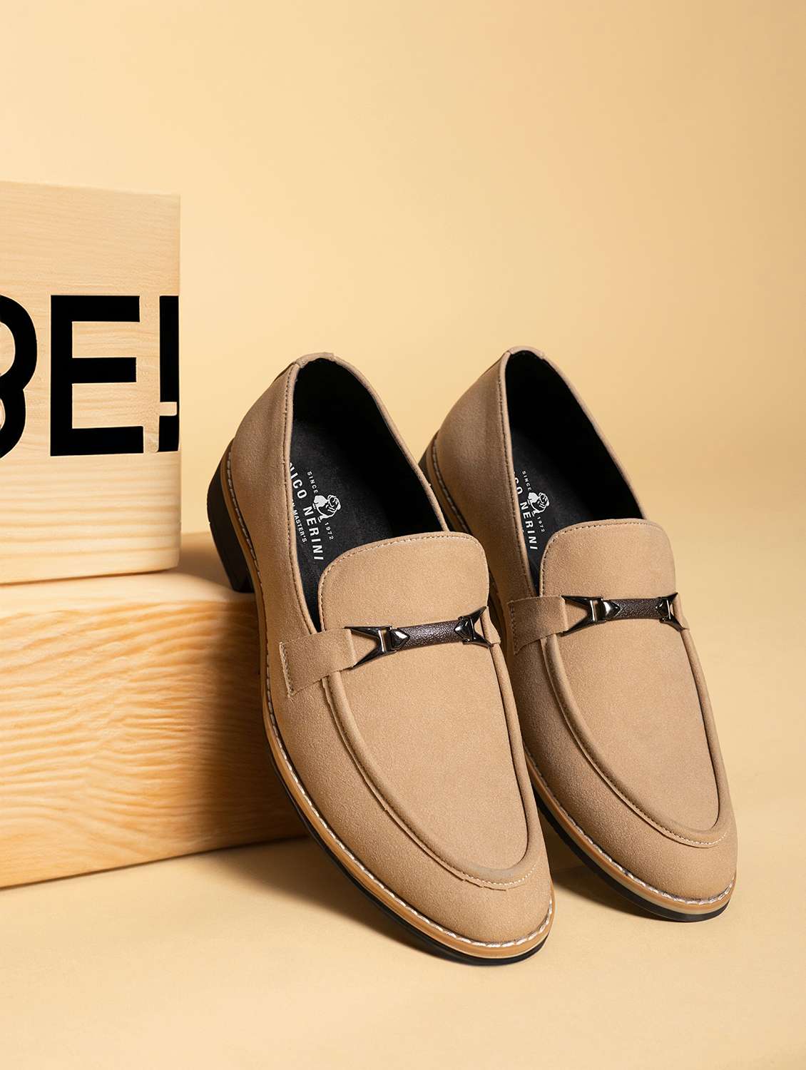 men solid slip on loafer