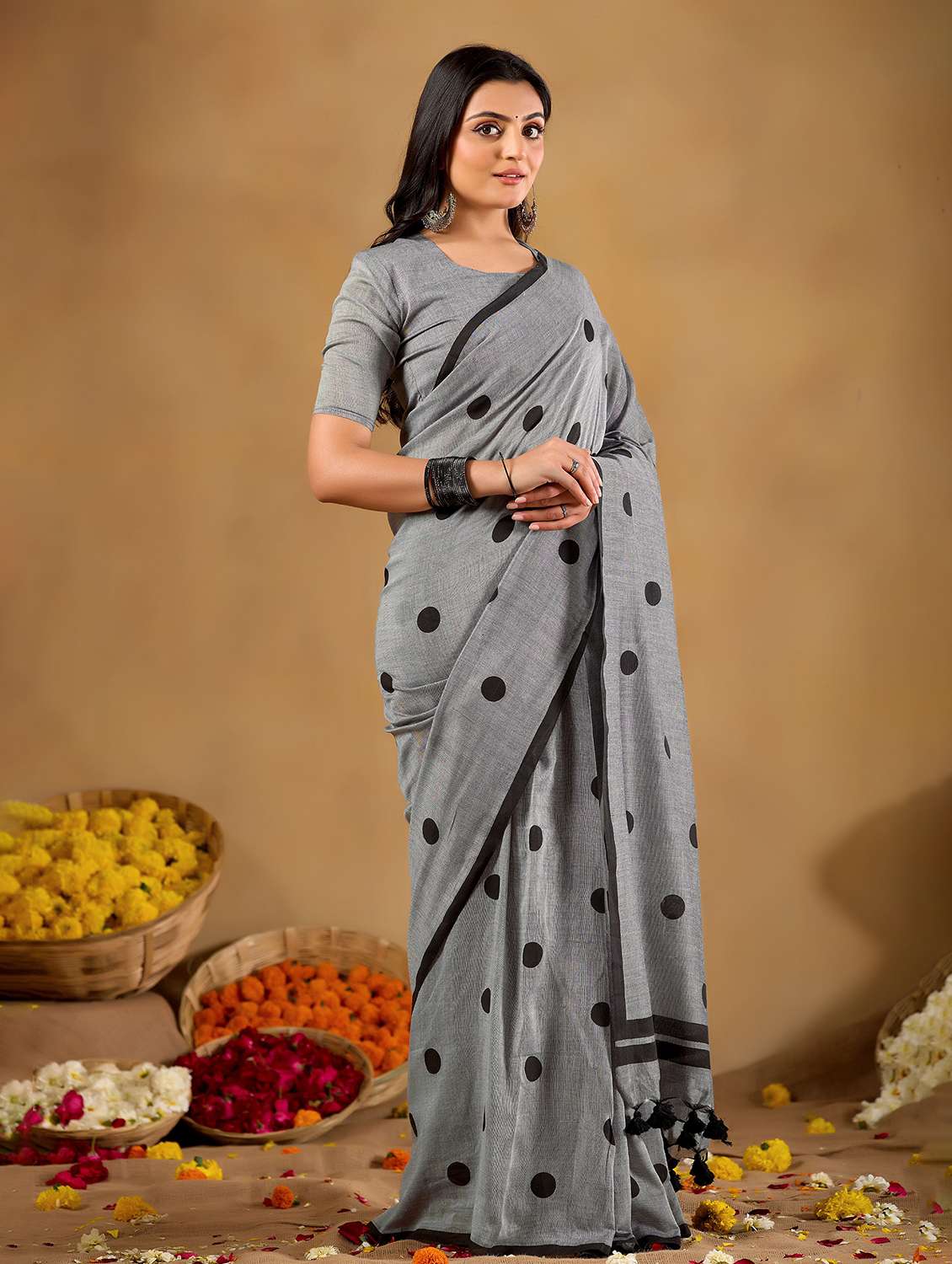 women polka dot handloom saree with blouse - 22337659 -  Standard Image - 1