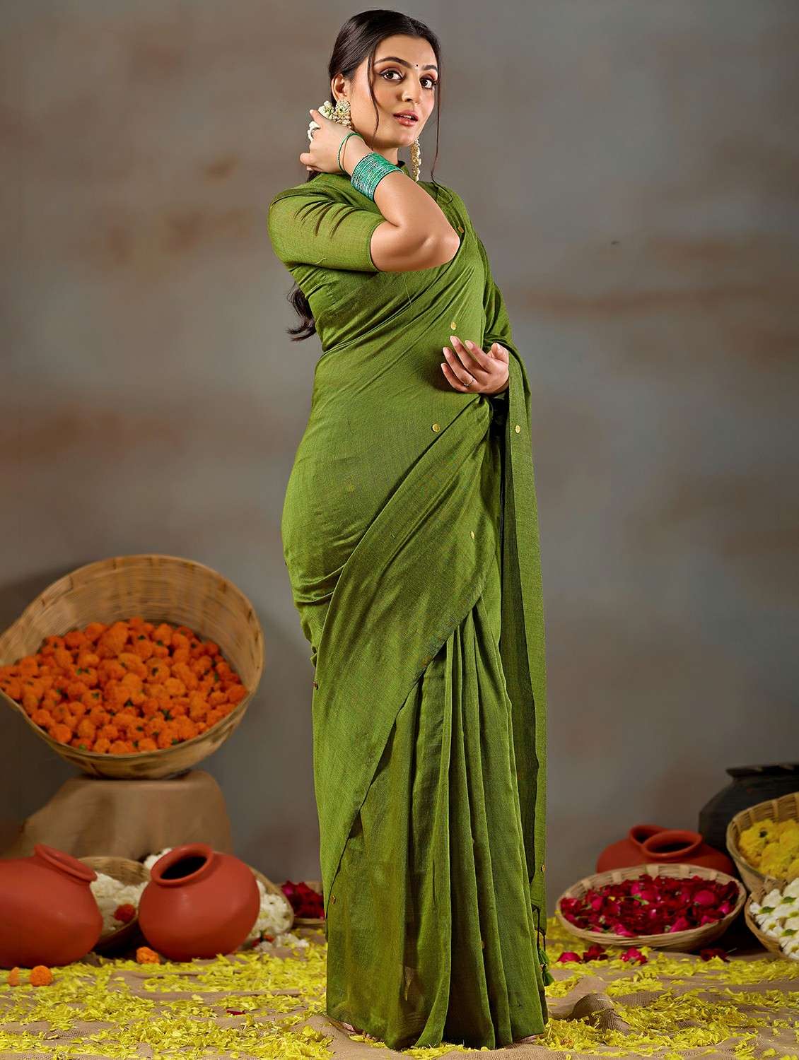 women solid with work handloom saree with blouse - 22337668 -  Standard Image - 1
