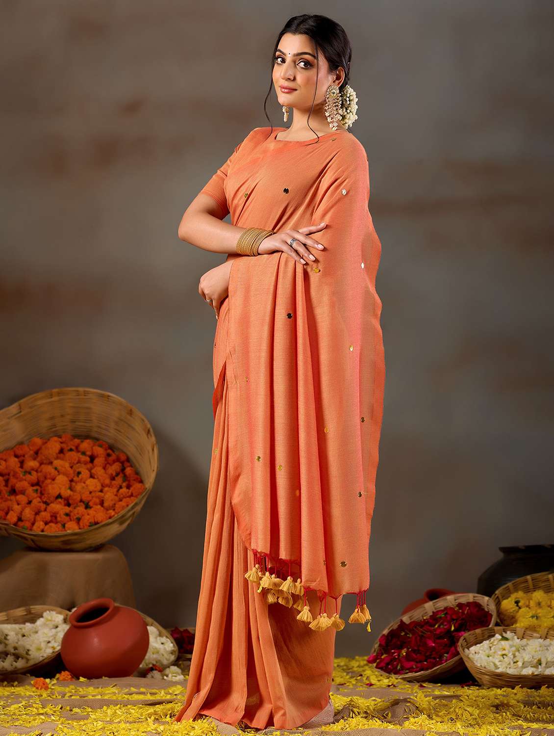 women solid with work handloom saree with blouse - 22337669 -  Standard Image - 1