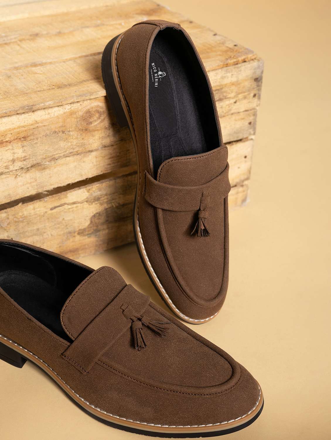 men solid slip on loafer