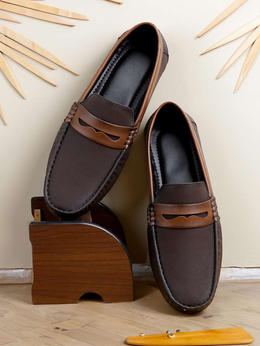 men solid slip on loafer