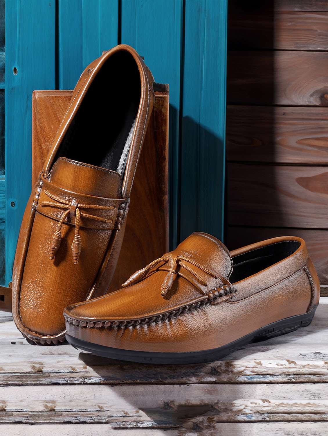 men solid slip on tassel details loafer