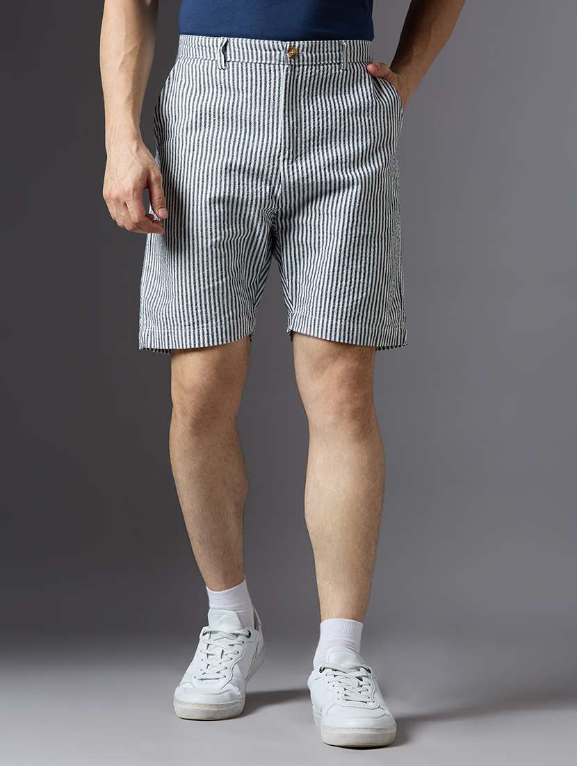 men striped mid rise regular fit shorts