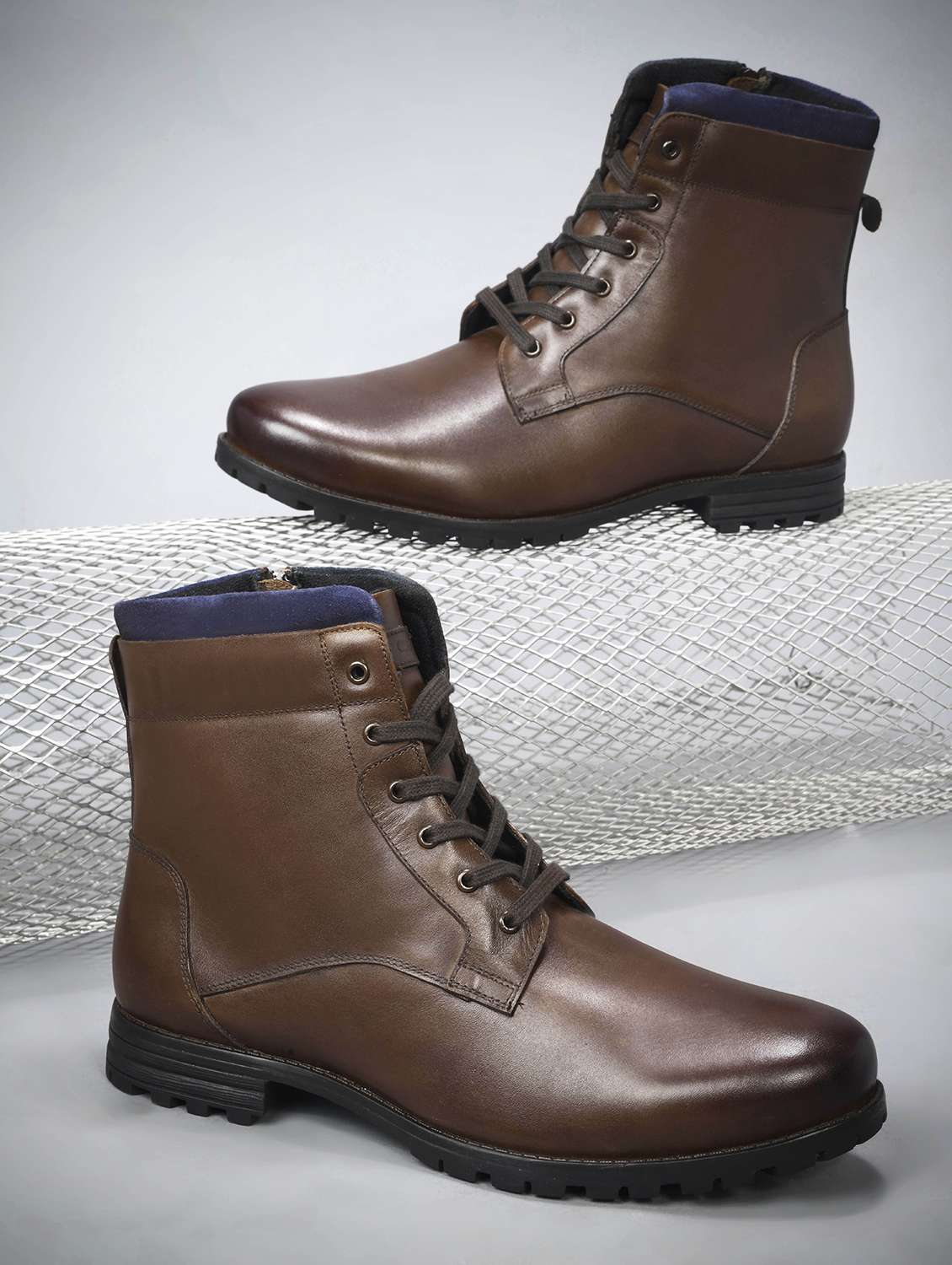 men brown lace up boot