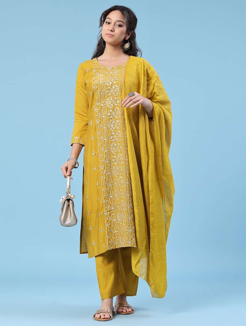 women embroidered three quarter sleeve kurta pant with dupatta set