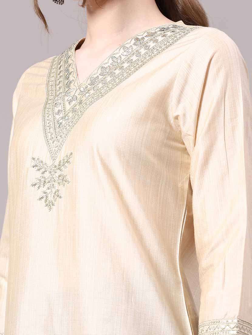 Women Embroidered Three Quarter Sleeve Straight Kurta - 22338760 -  Standard Image - 1