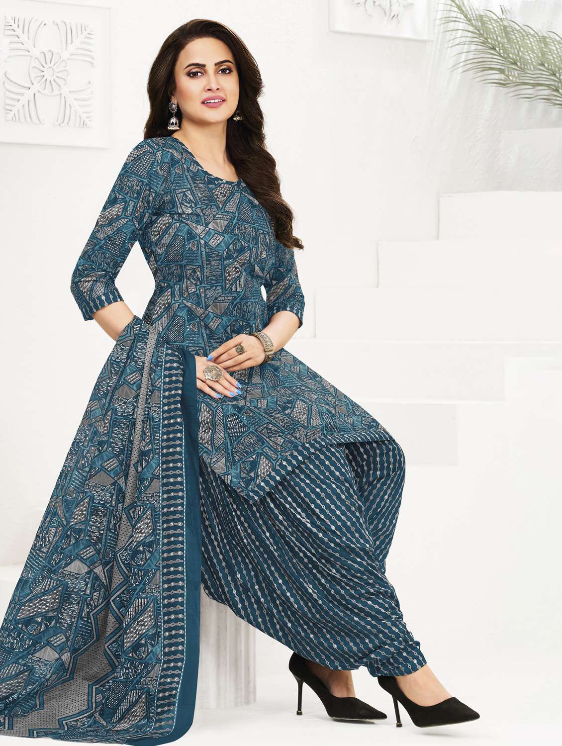 women printed three quarter sleeve kurta patiala with dupatta set