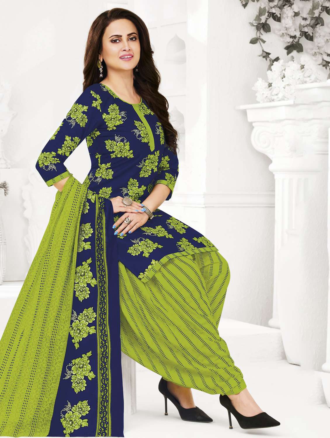 women printed three quarter sleeve kurta patiala with dupatta set