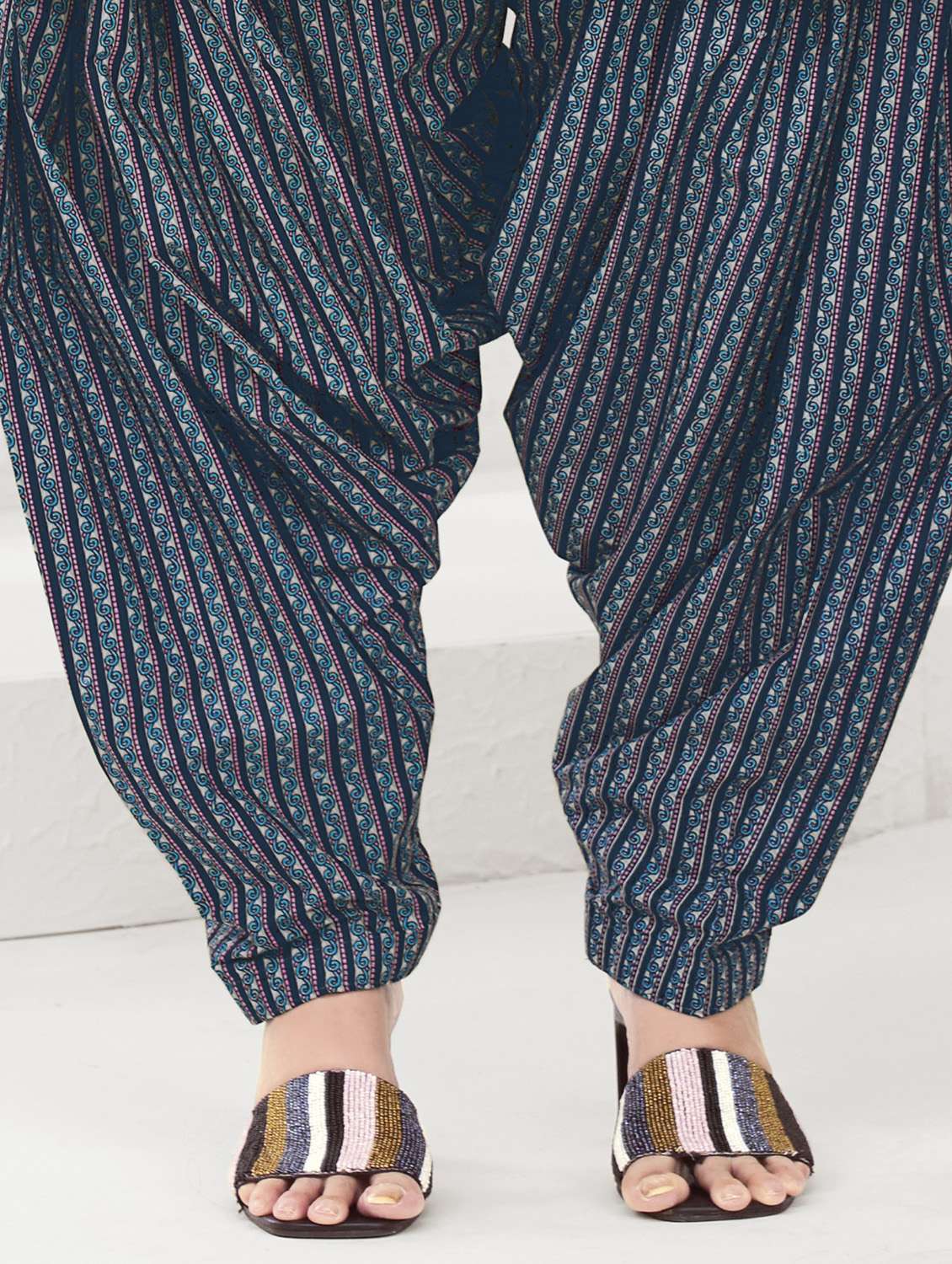 women printed three quarter sleeve kurta patiala with dupatta set - 22339364 -  Standard Image - 4