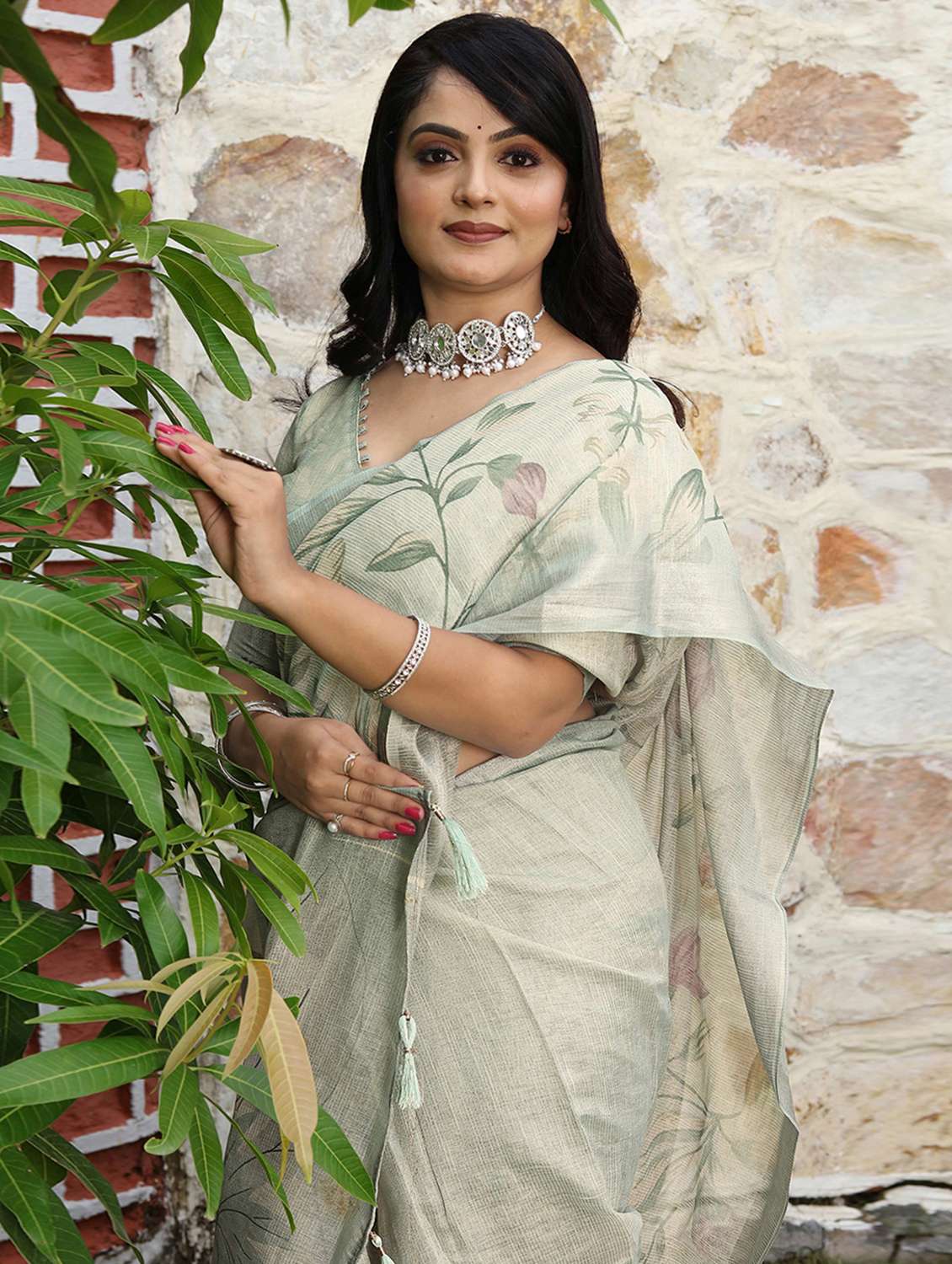 women floral printed handloom saree with blouse - 22339452 -  Standard Image - 1