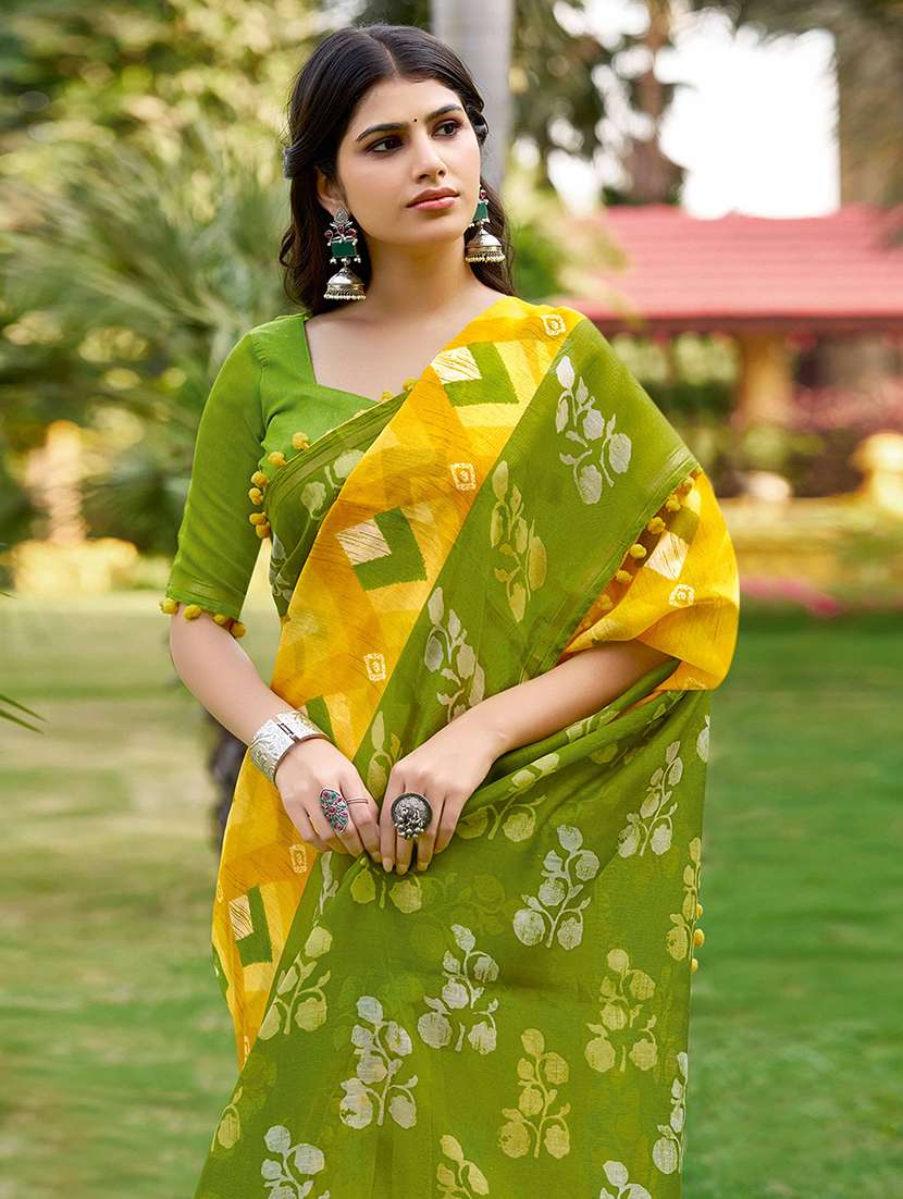 women printed casual wear saree with blouse - 22339482 -  Standard Image - 1