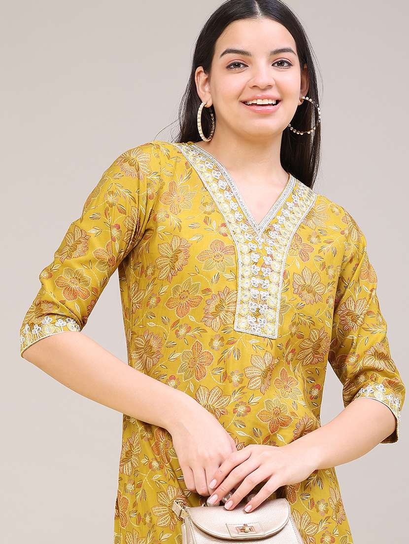 Women Embroidered Three Quarter Sleeve Kurta Pant Set - 22339932 -  Standard Image - 1