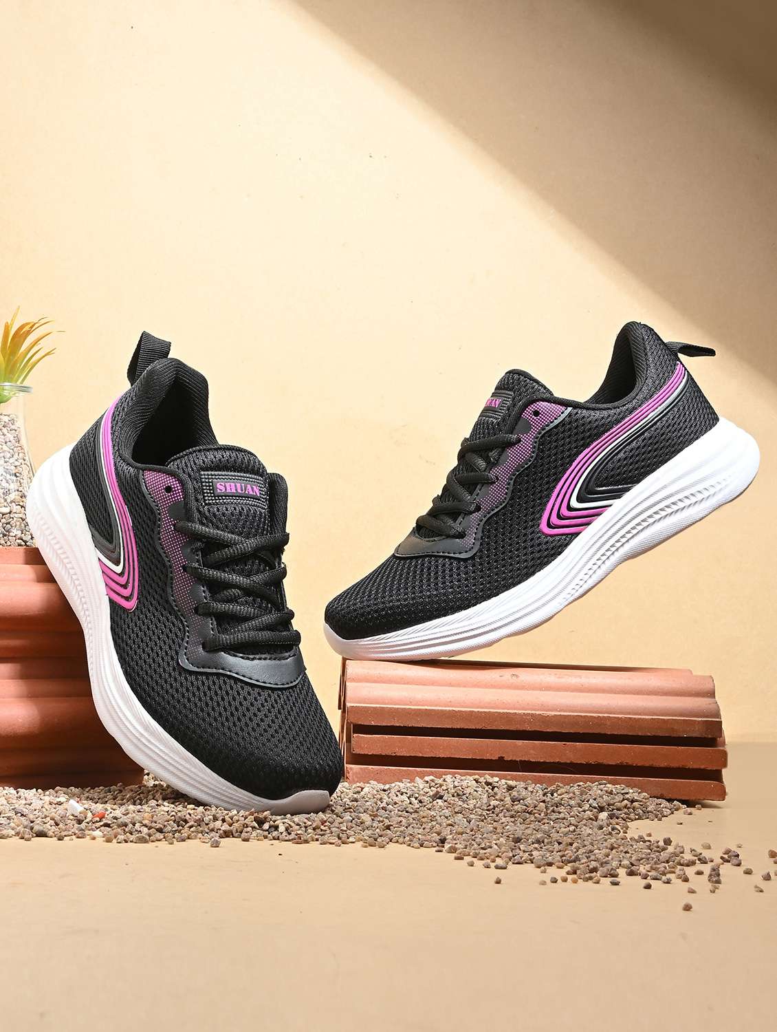 women solid lace up sport shoes