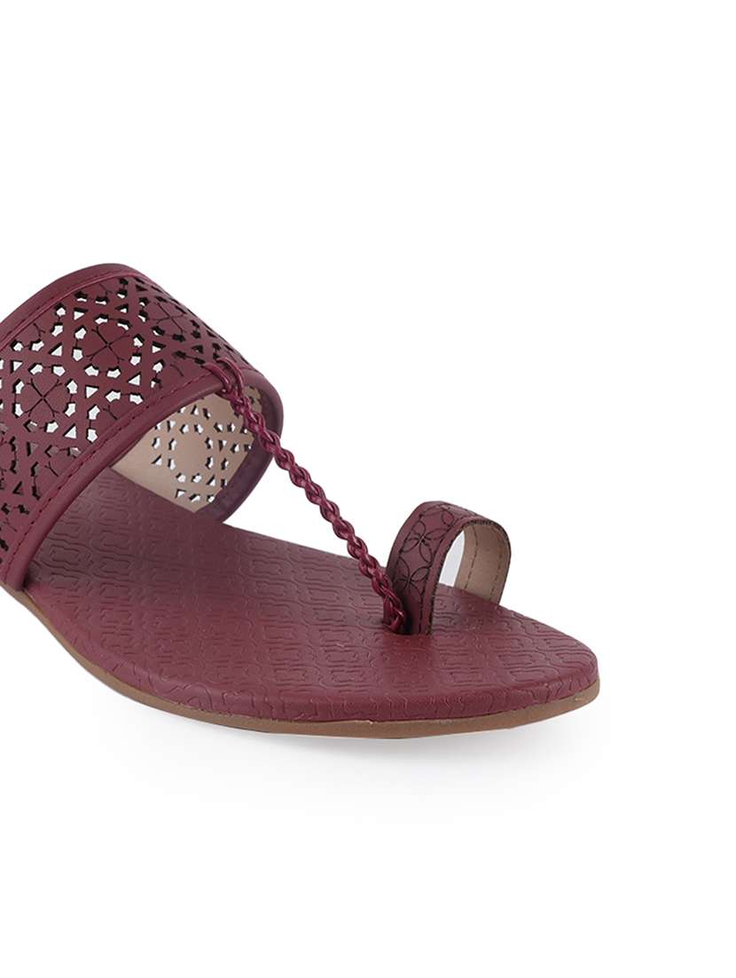 women solid one toe flat sandal - 22341446 -  Standard Image - 4