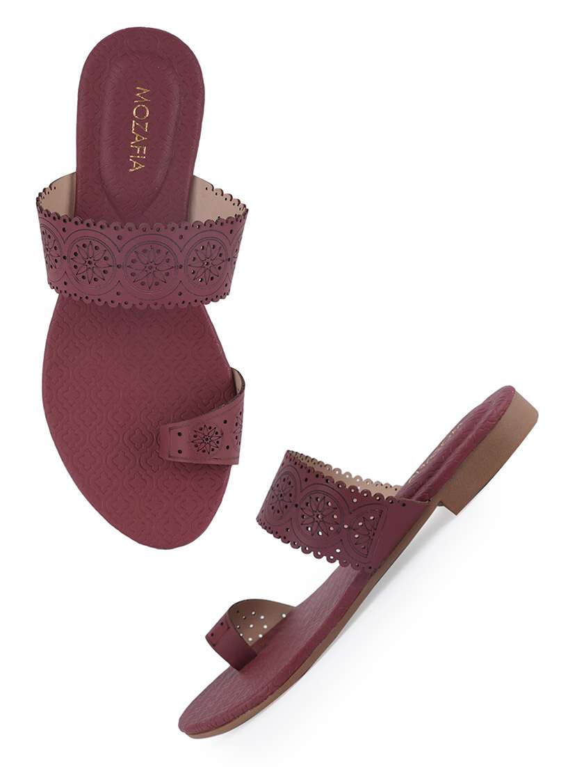 women solid one toe flat sandal - 22341448 -  Standard Image - 1